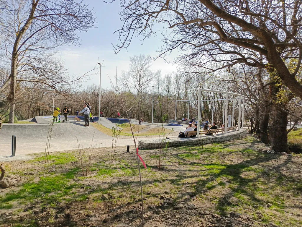 Улучшенная трёхместная студия с видом на море с балкона