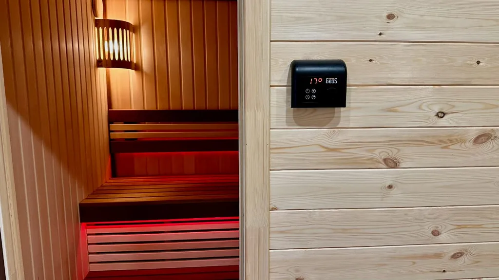 Коттедж с сауной и бассейном