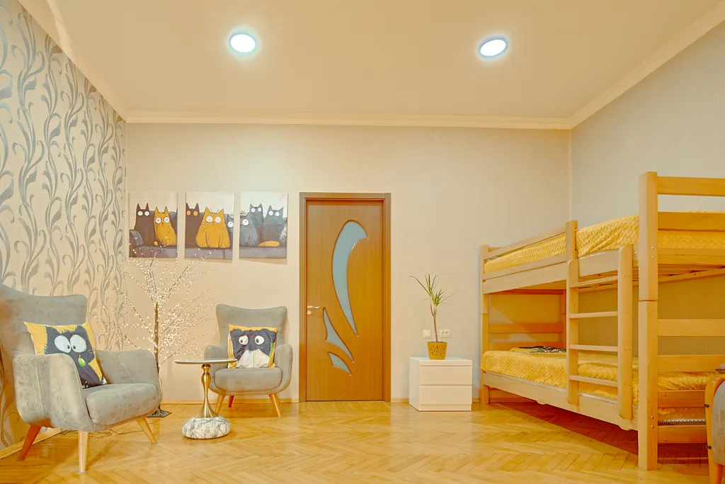 Двухкомнатный дом в старом городе c просторной спальней и кухней