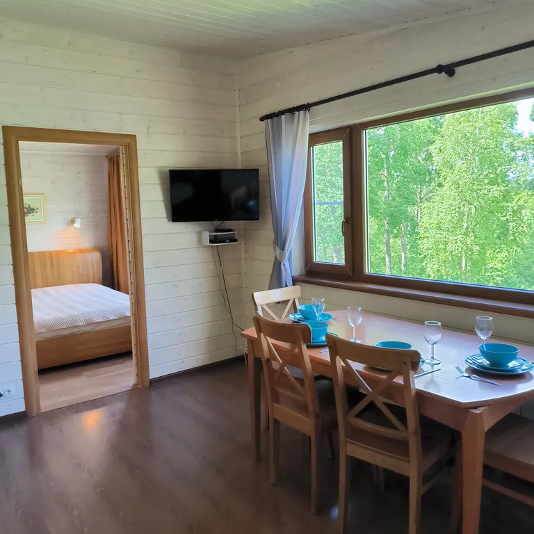 Дом на скале с видом на озеро