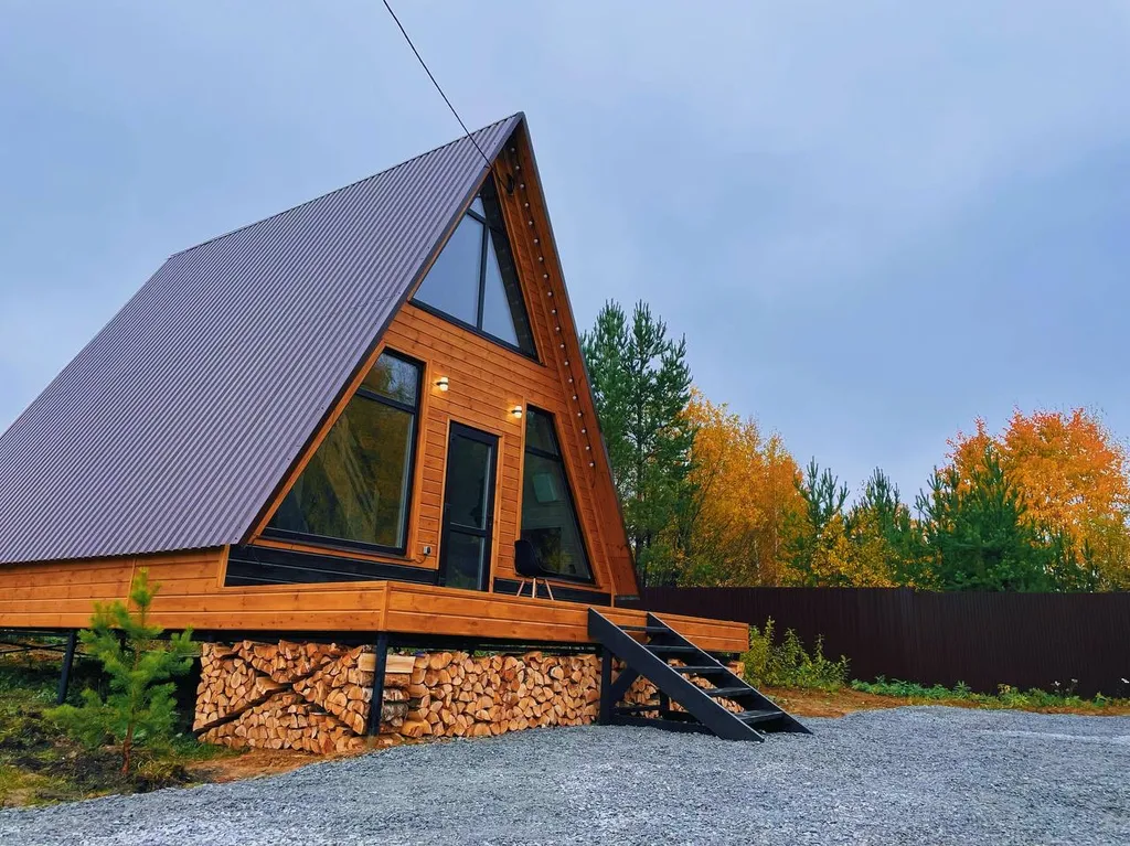 Коттедж Треугольный дом Афрейм с видом на лес и подогреваемым бассейном — аренда посуточно в Верхняя Пышма