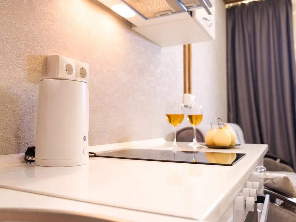 Студия класса бизнес у городской набережной