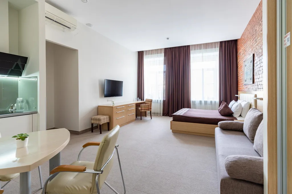 Просторная студия с собственной кухонной зоной