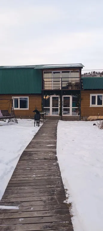 Домик среди гор