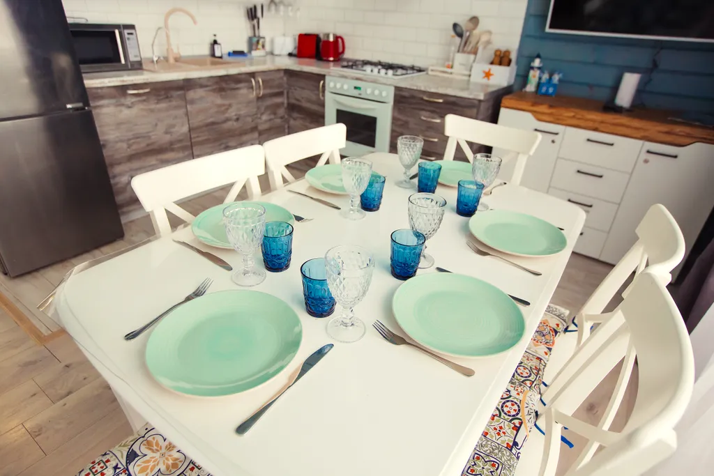 Панорамный коттедж в морском стиле с видом на озеро