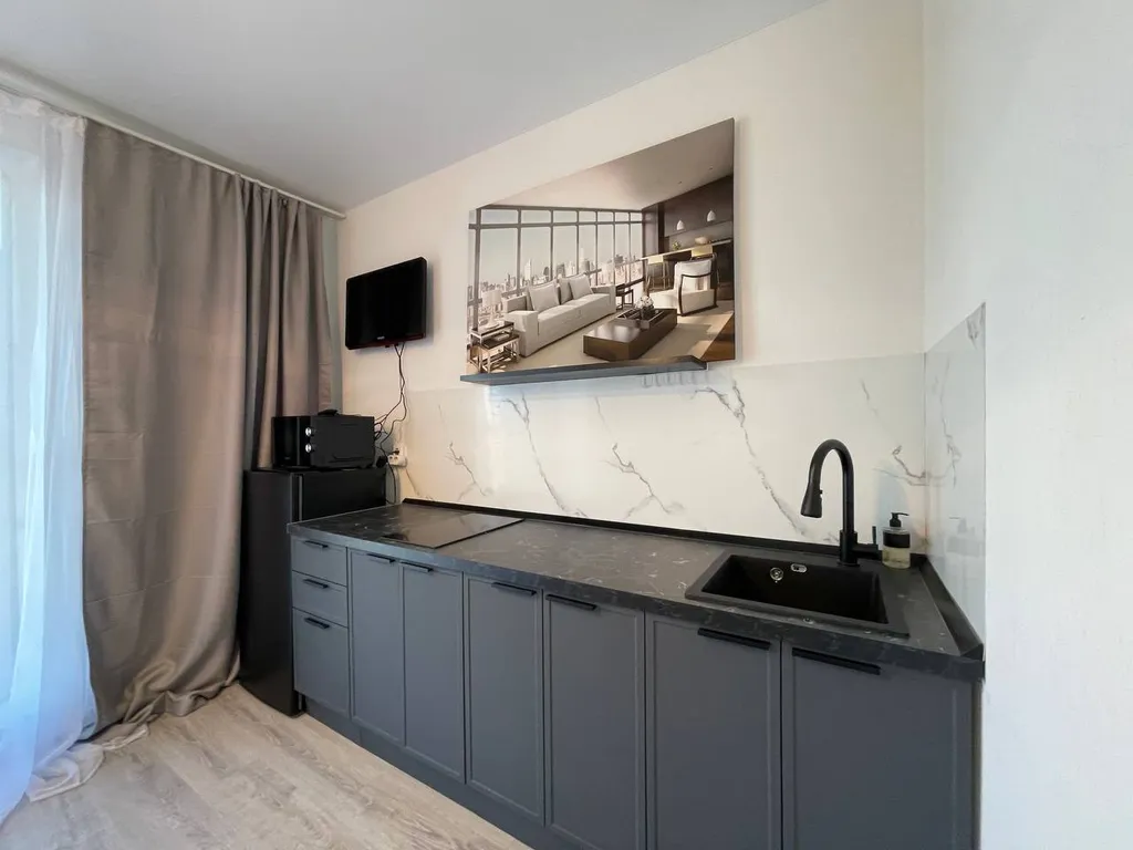 Уютная студия с видом на лес