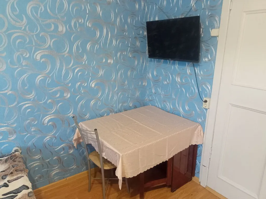 Большая 2-комнатная часть дома с парковочным местом