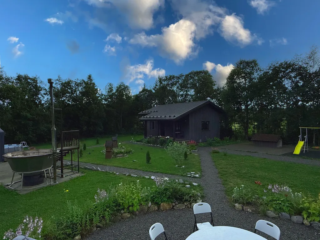 Дом в окружении заповедного леса у подножия горы Варамяки