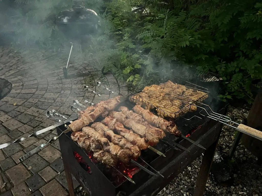 Коттедж Уютный деревянный дом с ландшафтным садом у озера — Шеметово