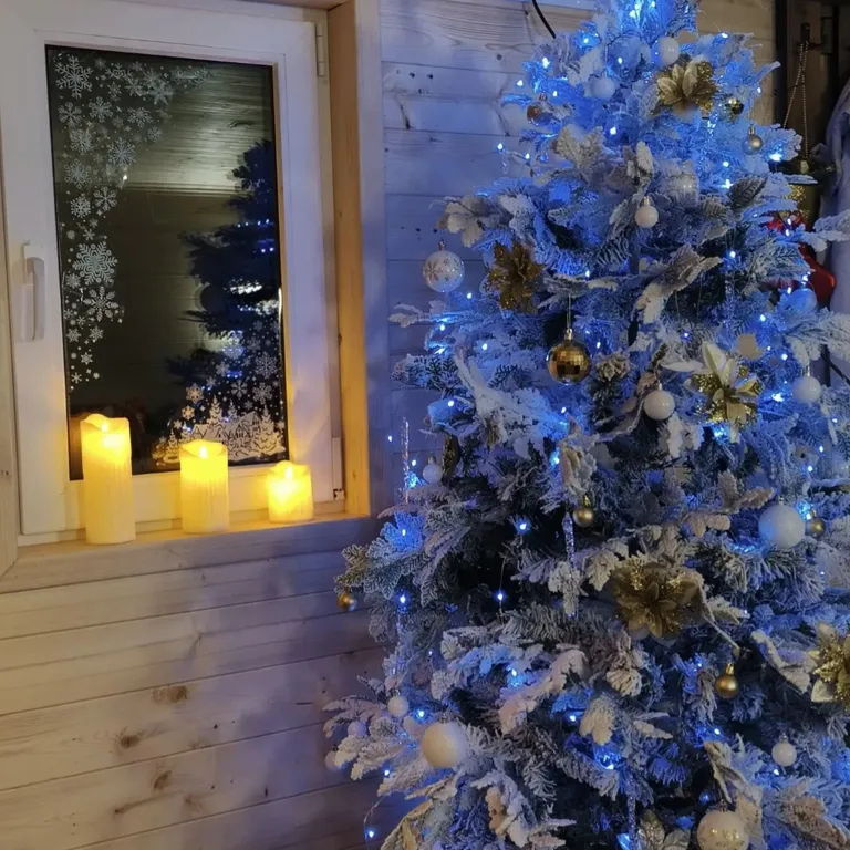 Уютный домик с банным чаном в окружении леса