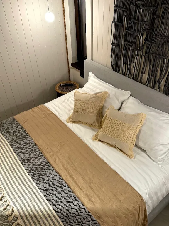 Дом в Абхазии у Черного моря (Му с цветами)