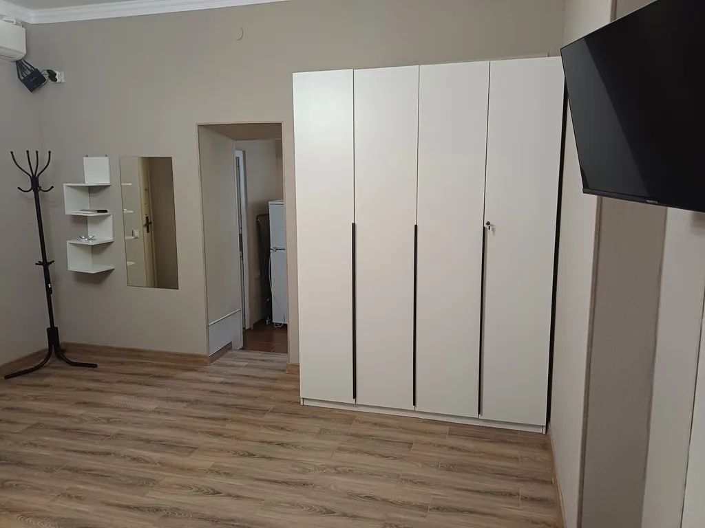 Коттедж Новый апарт-домик с выходом на уютный балкон в 5 минутах от моря — Сухум