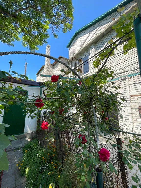 Квартира Просторная квартира в 5 минутах от моря с отдельным входом — Геленджик