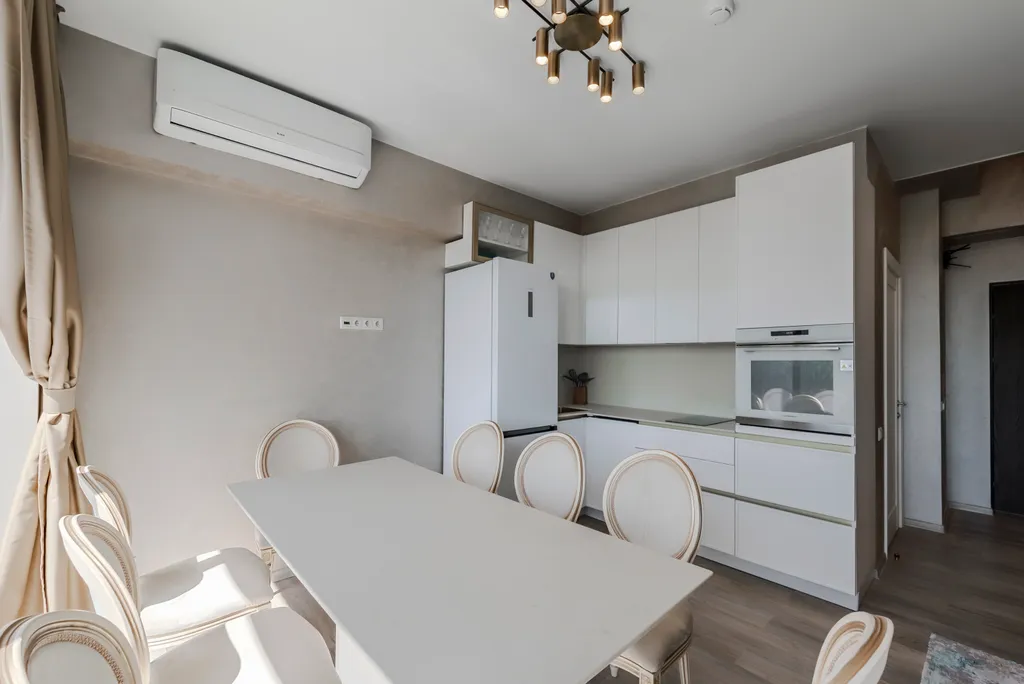 Двухэтажный апартамент с круглогодичным бассейном и залом