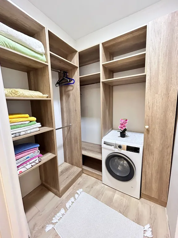 Евротрешка вблизи megasilkway и expo