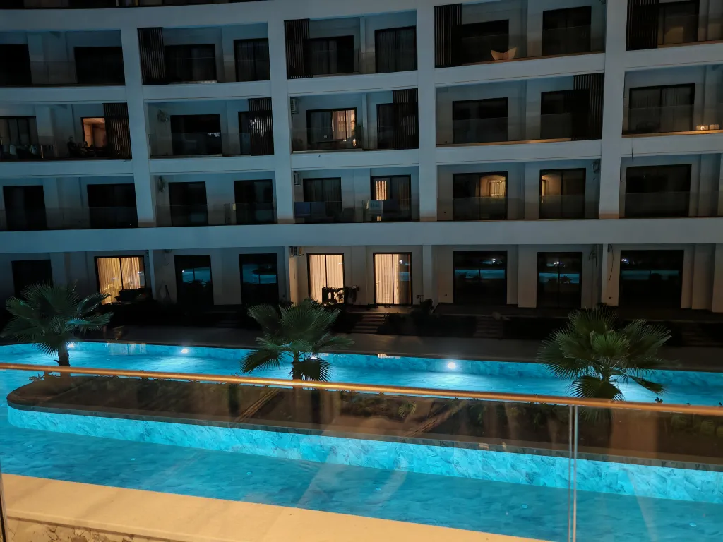 Квартира в Azura World c видом на бассейн и аквапарком