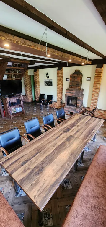 Большой коттедж у озера