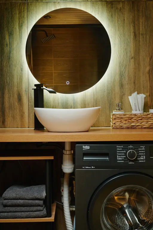 Уютный дом на берегу озера