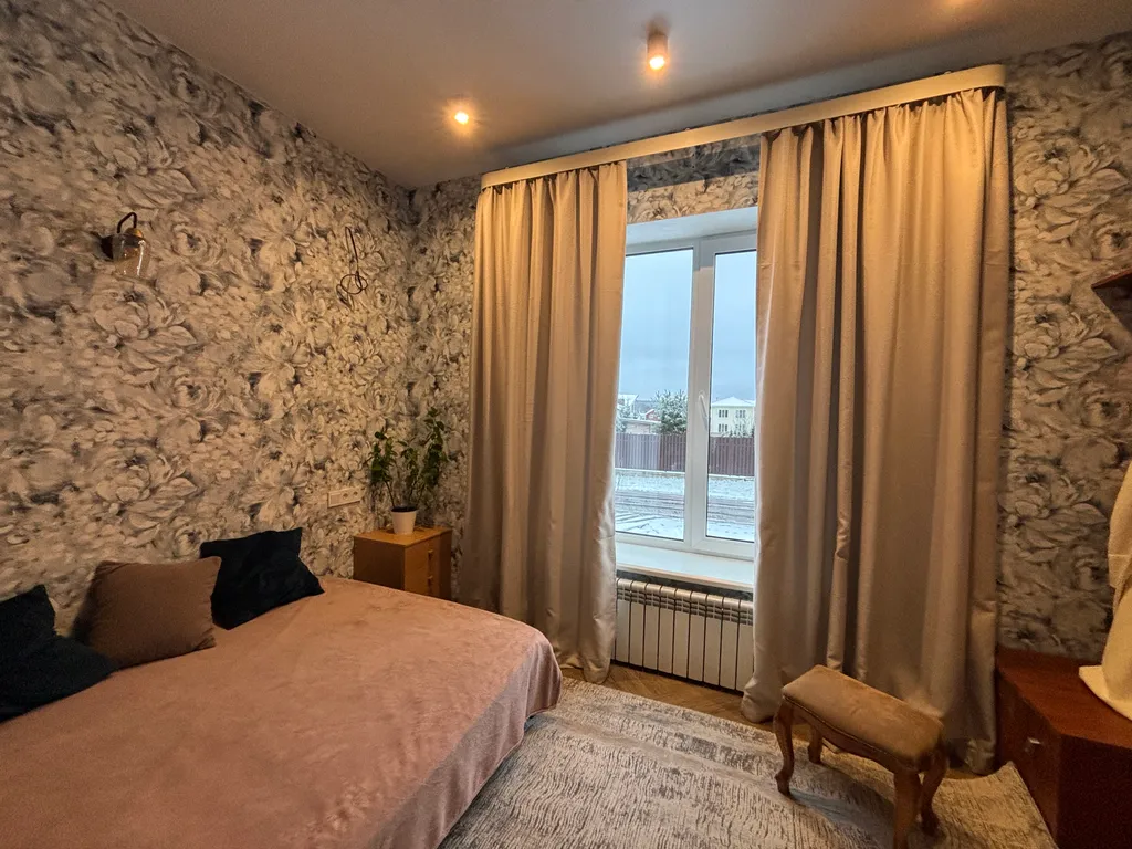 Живая ёлка! Новый дом с 4 спальнями, гостиная 80м