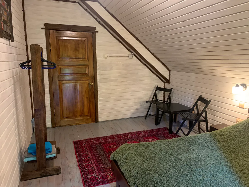 Комната с балконом и видом на горы