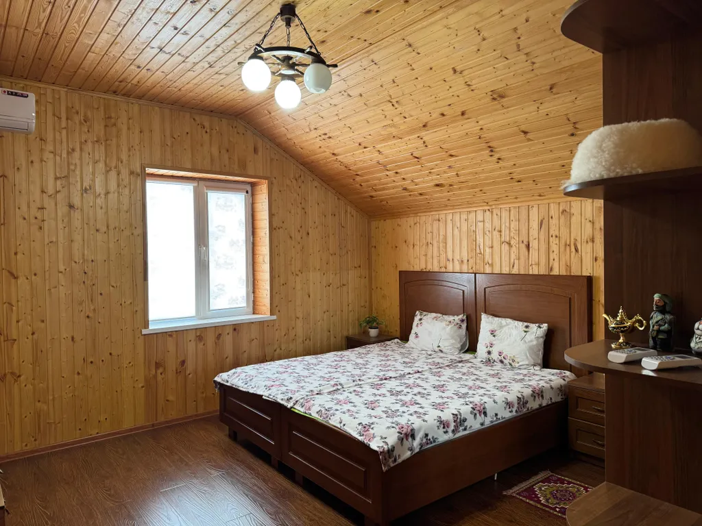 Двухэтажный уютный коттедж на берегу моря с садом