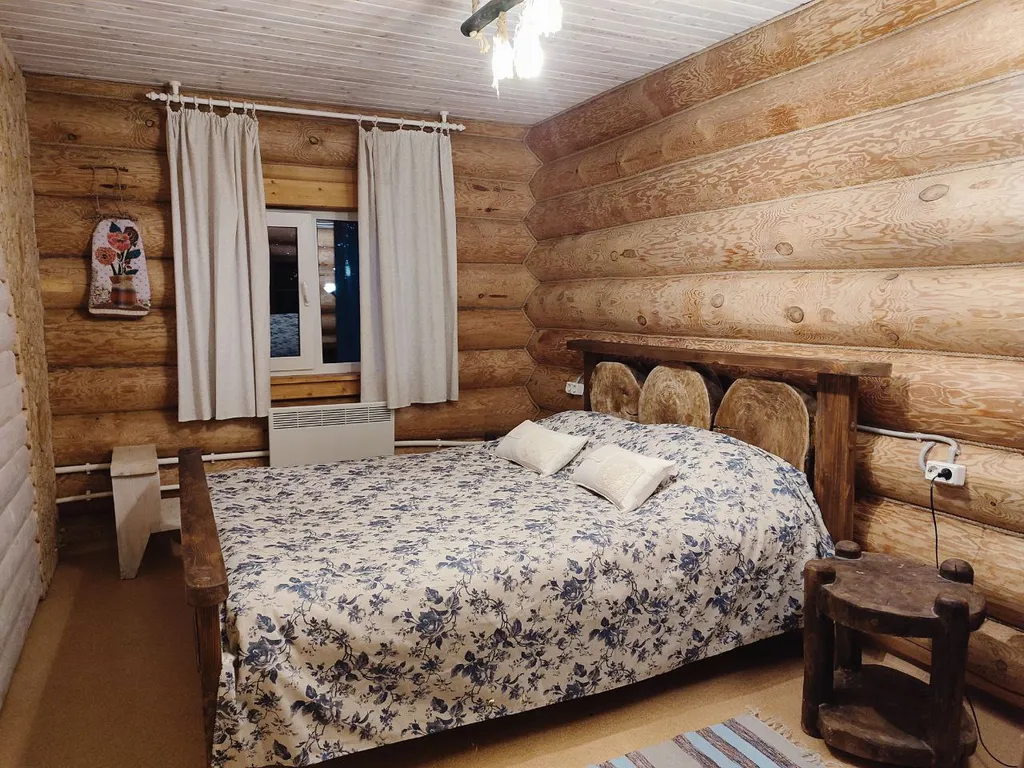 Гостевой дом в яблоневом саду из бревен Карельской сосны