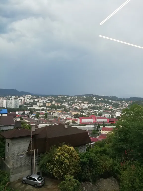 Уютная квартира на тихой зелёной улице с видом на горы