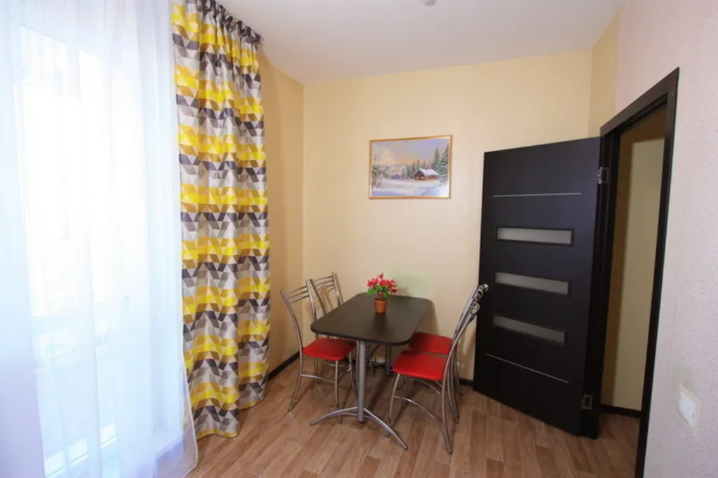 Квартира Квартира Уютныe Апартамeнты в новoм доме напротив TРЦ Плaнетa — Красноярск