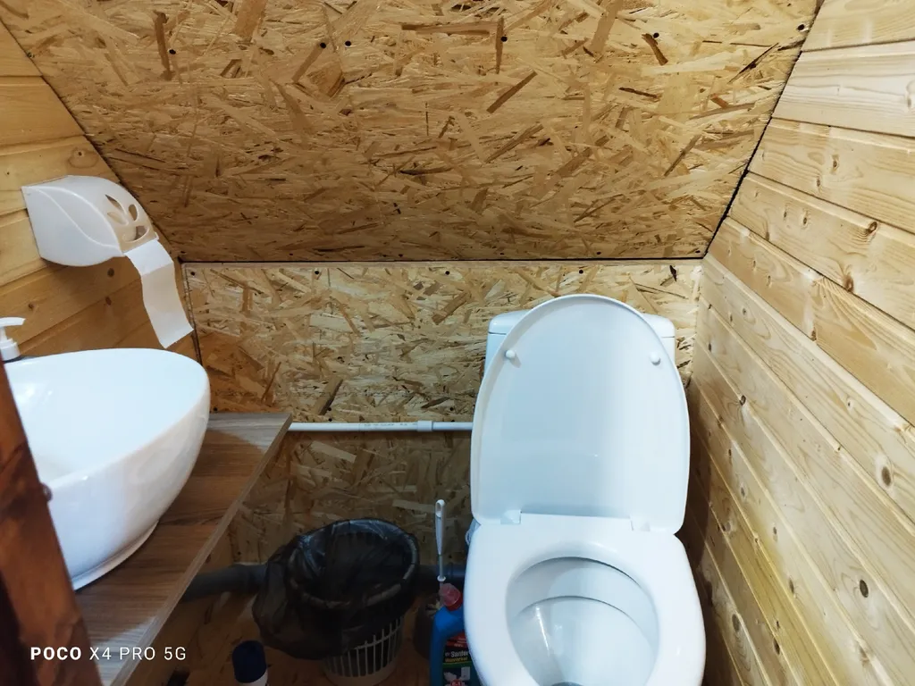 Романтик у реки