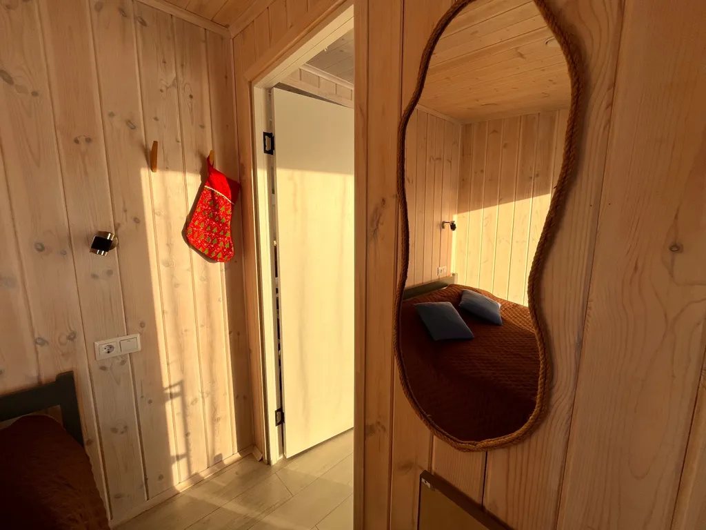 Атмосферный дом у леса