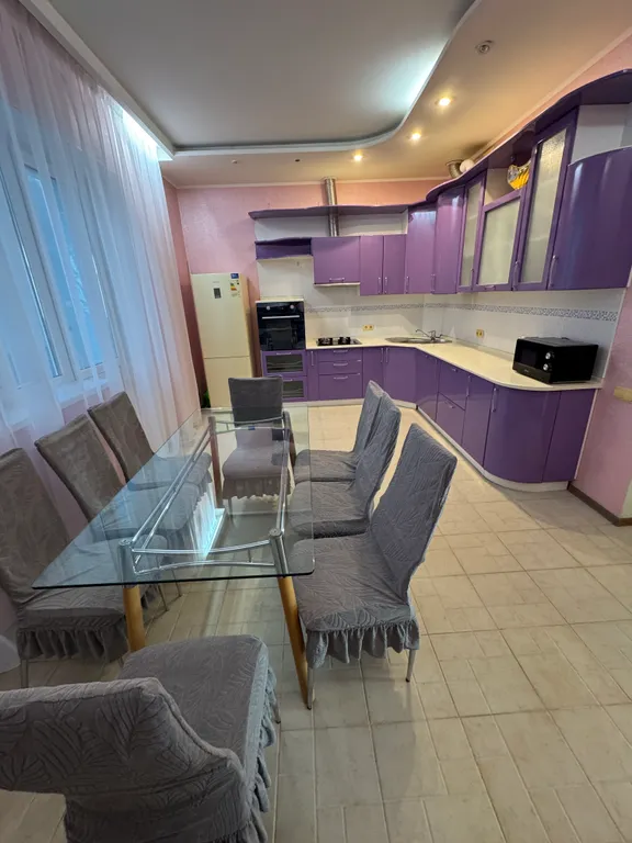 Дом с большим бассейном