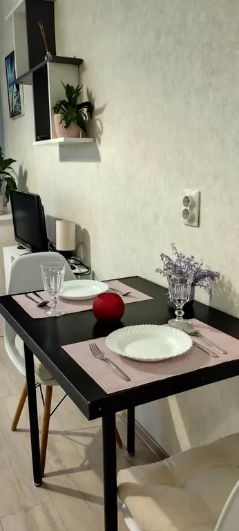 Комната-студия в общежитии в центре города.