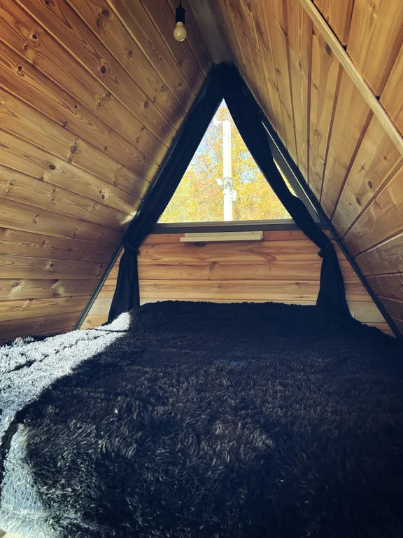 Коттедж Треугольный коттедж на берегу реки Лава — Ручьи