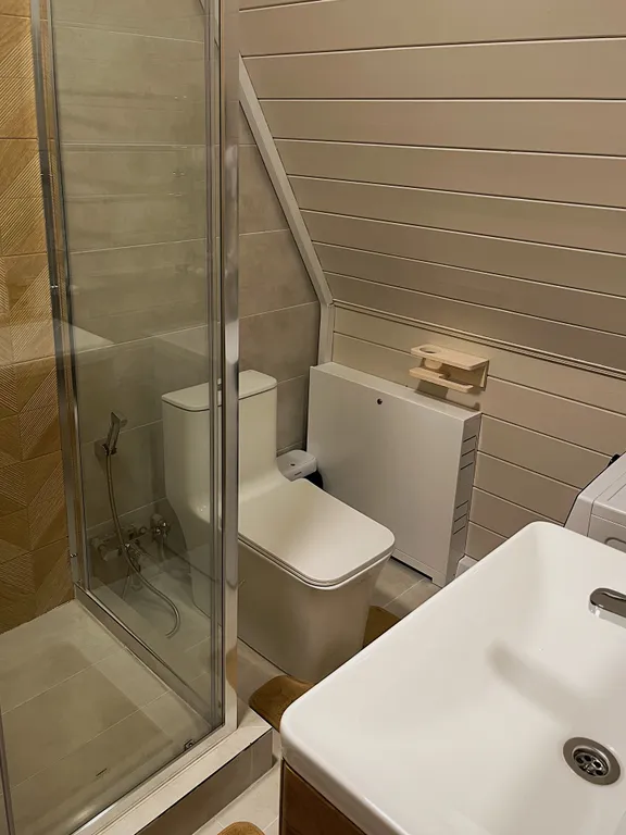 Двухэтажный A-frame домик у реки Гарабаши с видом на горы