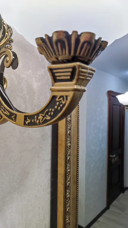 Двухкомнатная квартира в историческом центре города, голубой огонёк