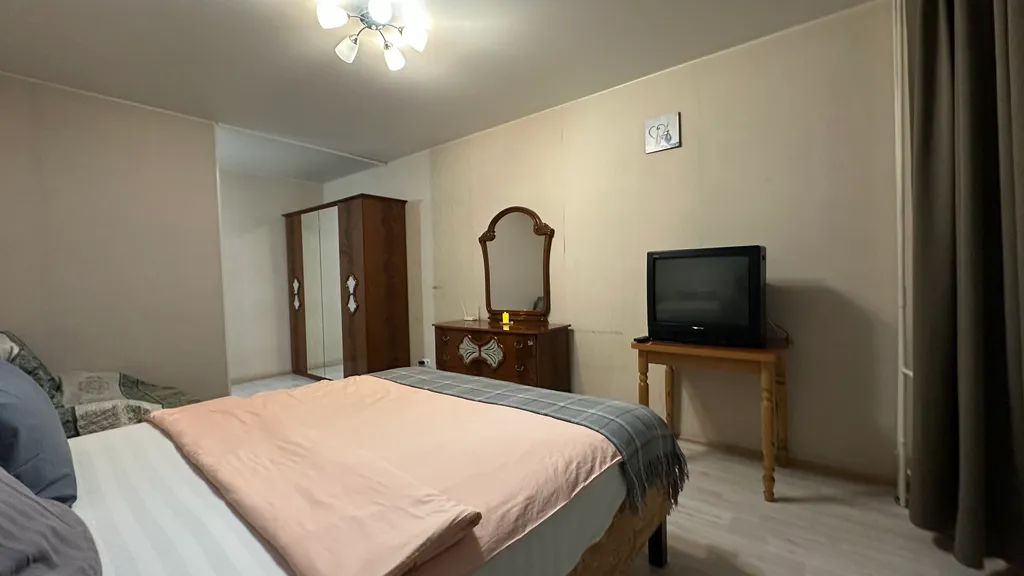 Простая однушка с видом на лес