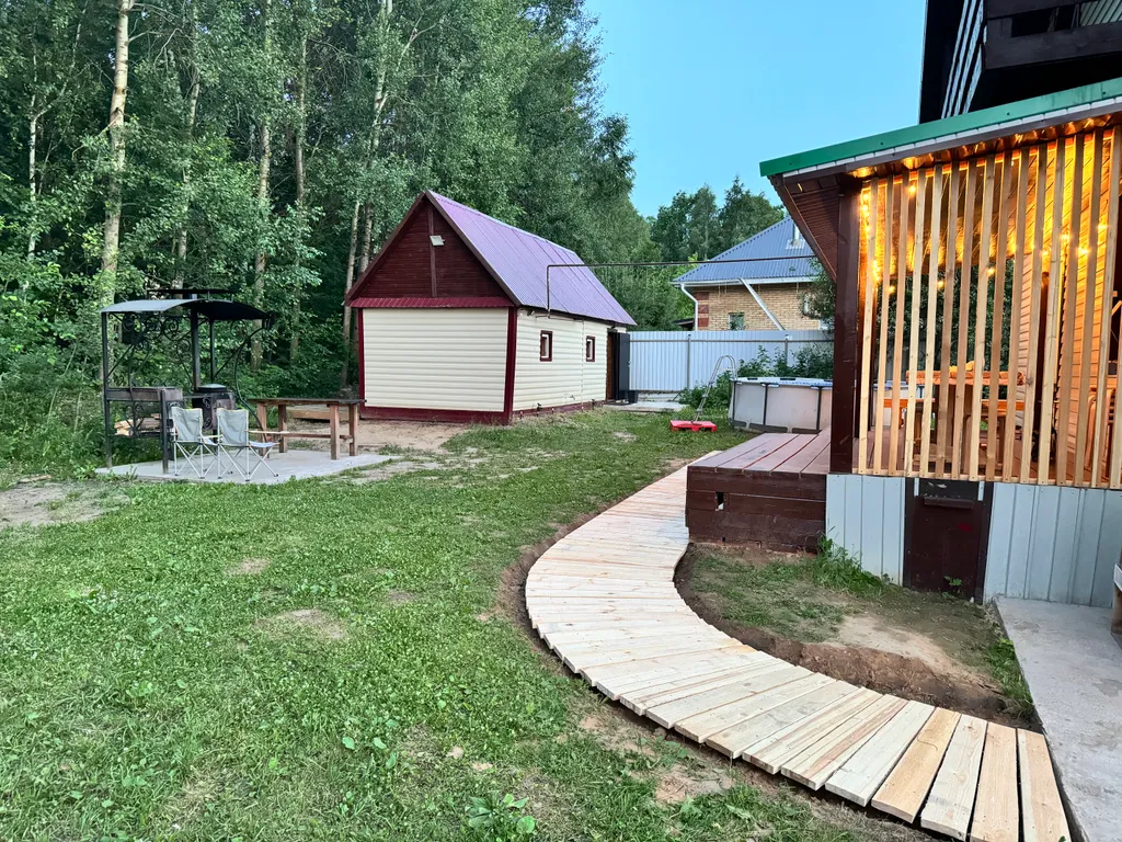 Уютный коттедж в окружении леса