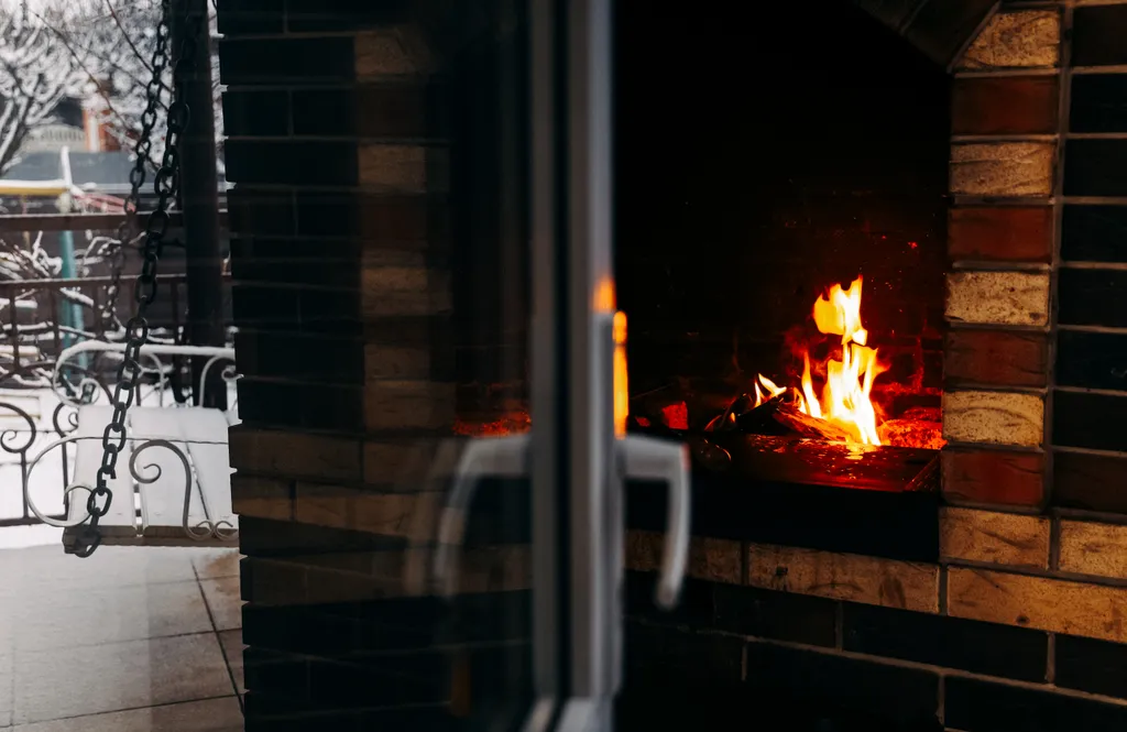 Коттеджу моря: костровая чаша камин детская территория бассейн баттут.