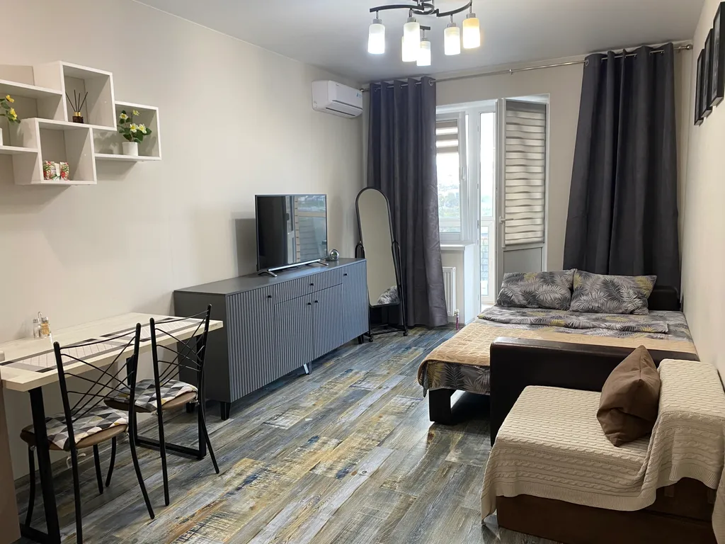 Большая светлая студия в новом доме, удобное бесконтактное заселение