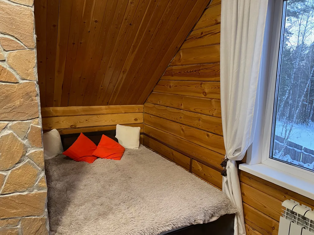 Сказочный дом в лесу