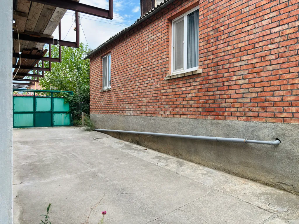 Просторный дом с личным двором