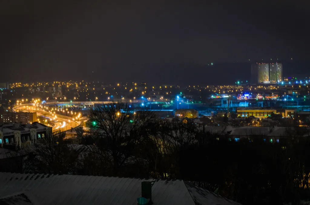 Квартира с панорамными окнами во всю стену с видом на город в Центре