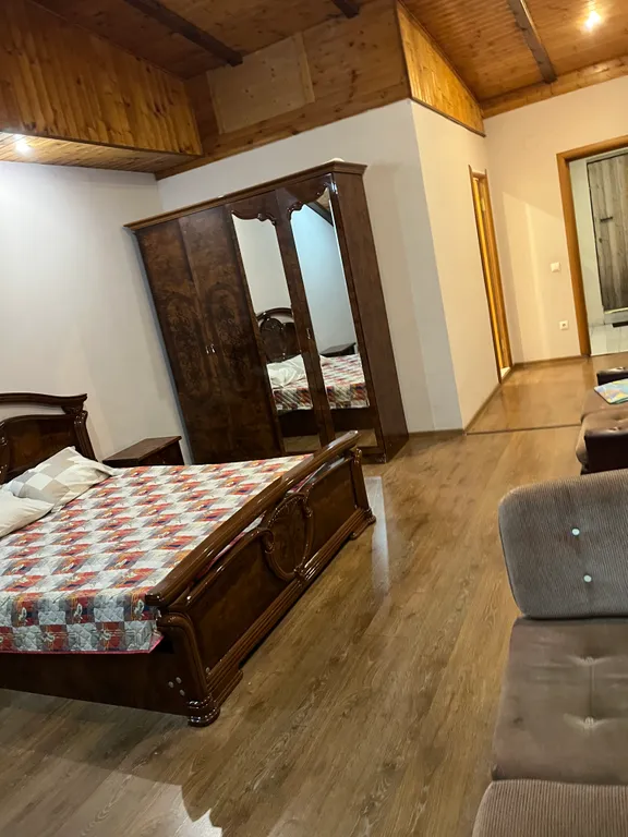 Эллинг на берегу моря