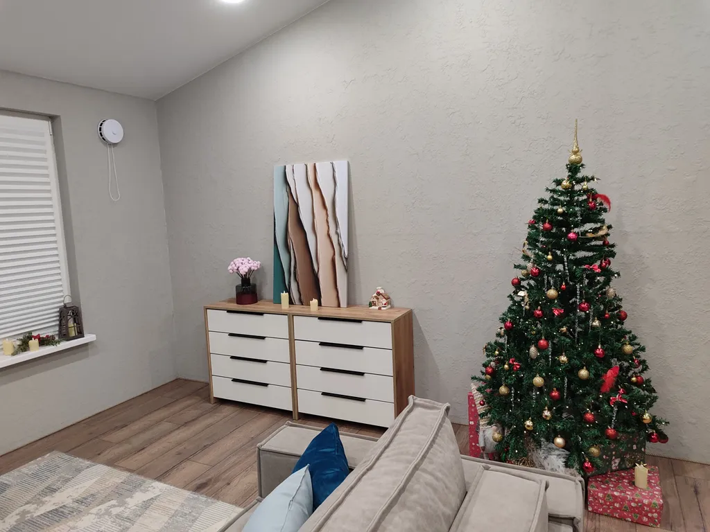 Уютный дом в окружении леса