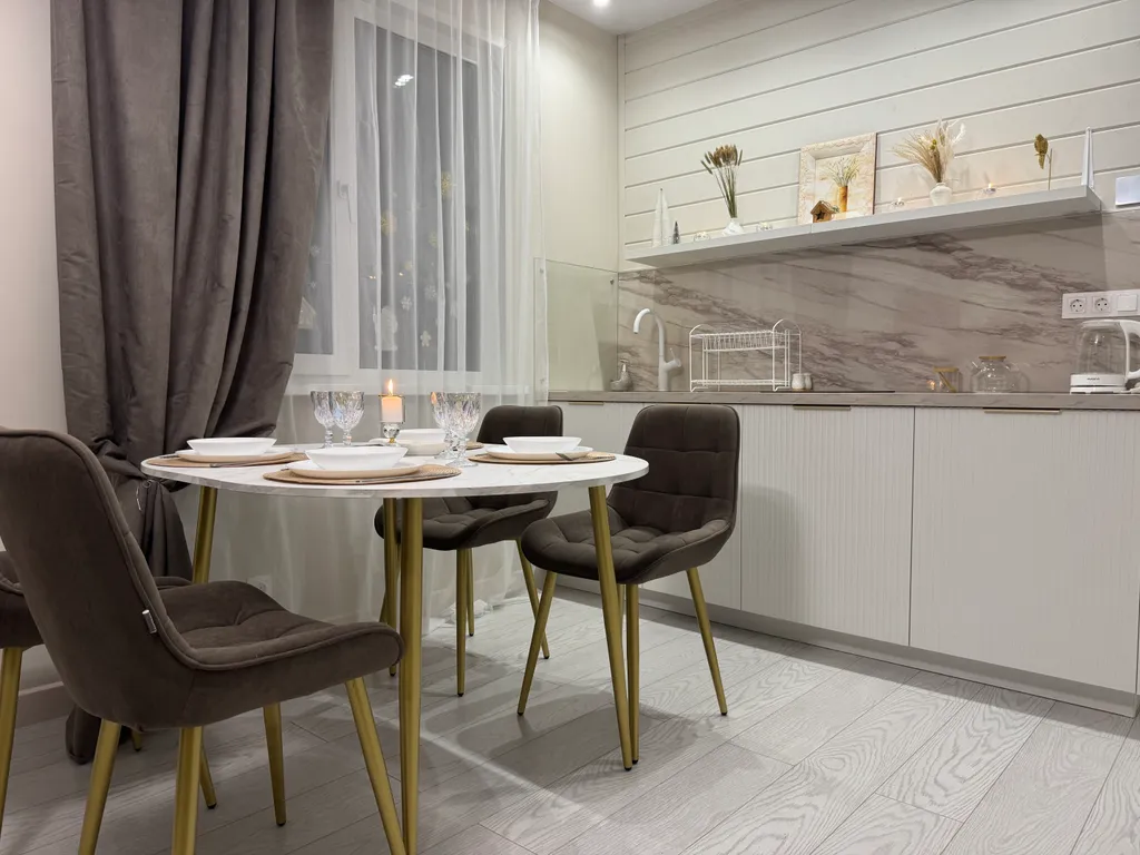 Коттедж недалеко от озера с двумя спальнями и сауной