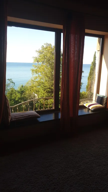 Дом-замок на море