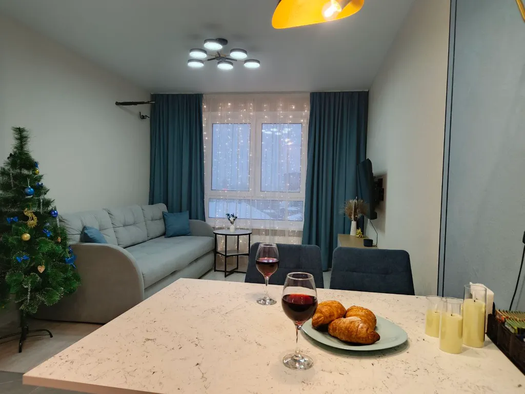 Уютная евродвухкомнатная квартира с дизайнерским ремонтом