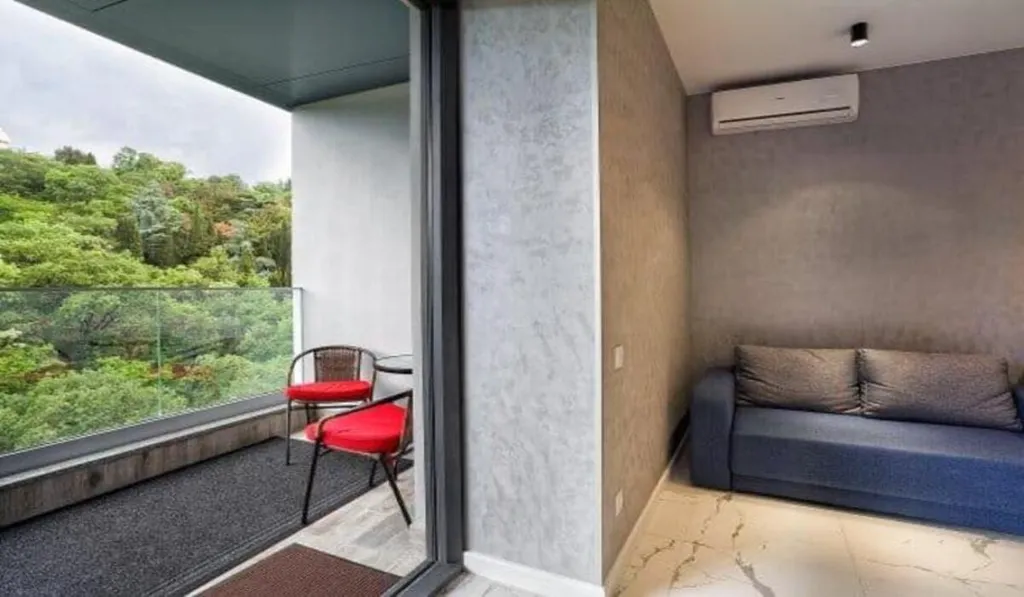 Парк хаус студия с видом на горы в Приморском парке