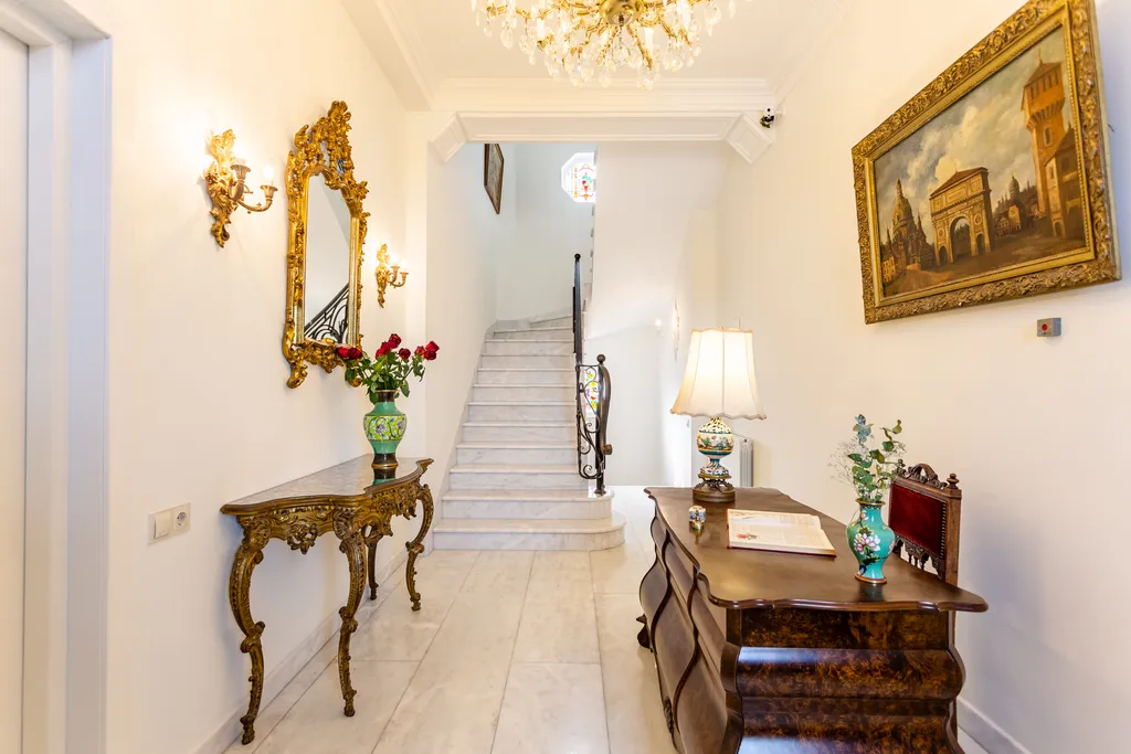 Shindisi Residence, VIP Villa