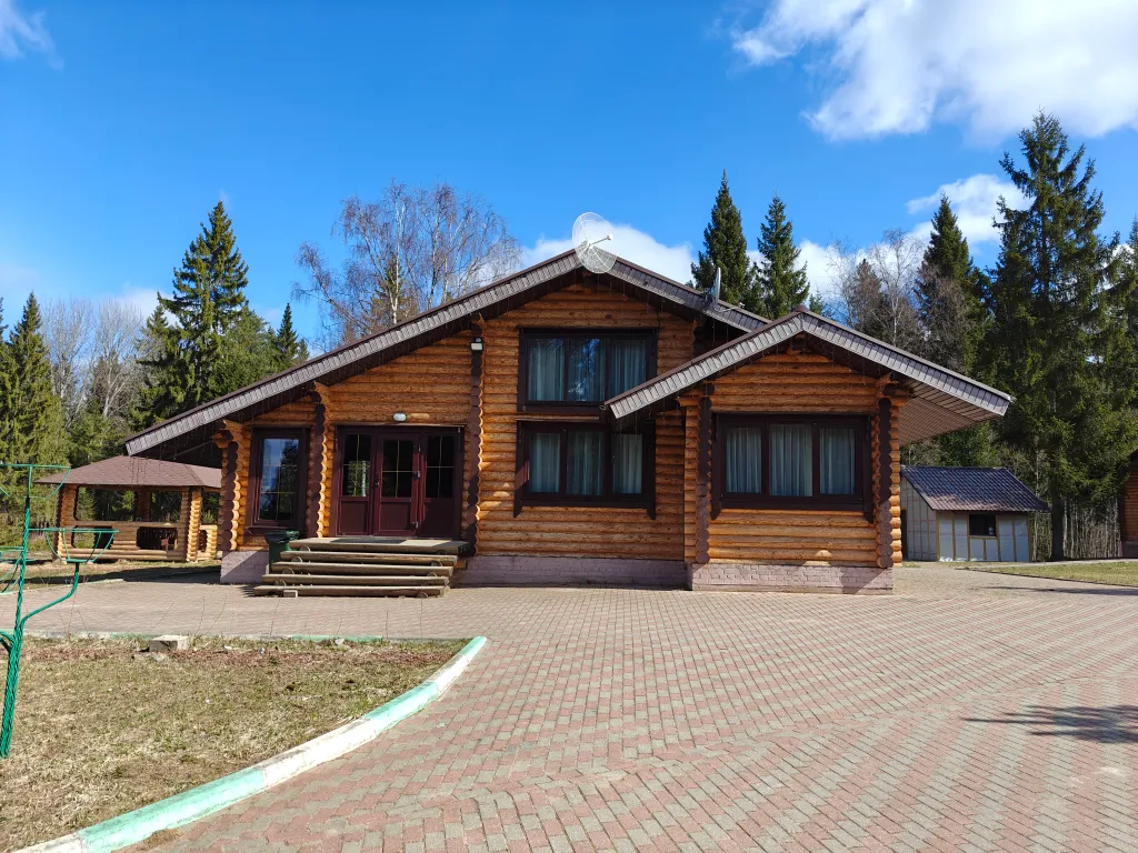 Бревенчатый коттедж вип 2, 4 спальни на берегу озера Селигер — аренда посуточно в Заречье